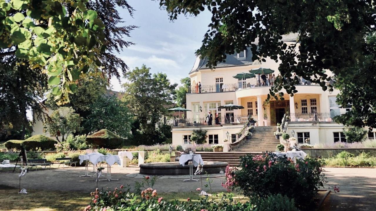 Hotel Schloss Teutschenthal Exterior photo